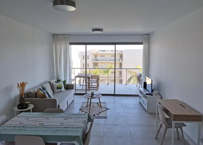 Celeste @ Oasis Mar